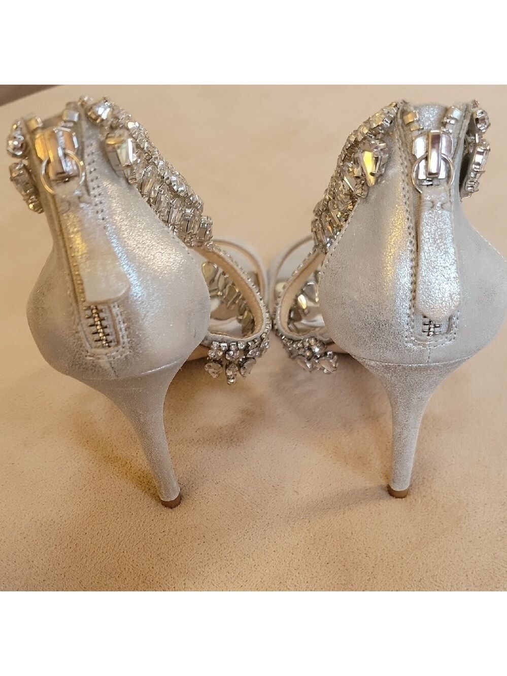 Badgley Mischka Women's Silver Heels Size 6.5 EUC - Picture 3 of 11